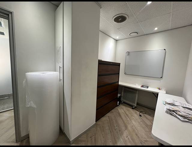 95M² OFFICE TO LET IN HYDE PARK